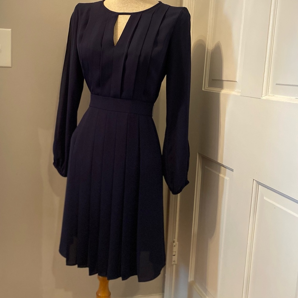 Classic Navy Pleated Long-Sleeve Dress Vince camuto Size 2, SMALL